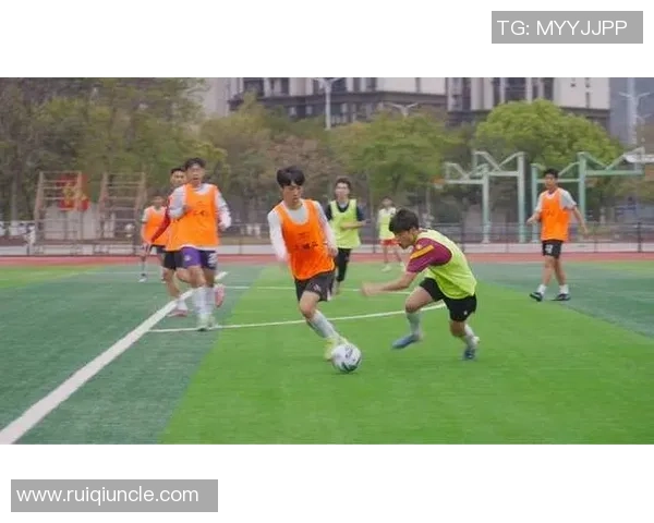 绿茵逐梦热血青春展现团队拼搏与荣耀瞬间